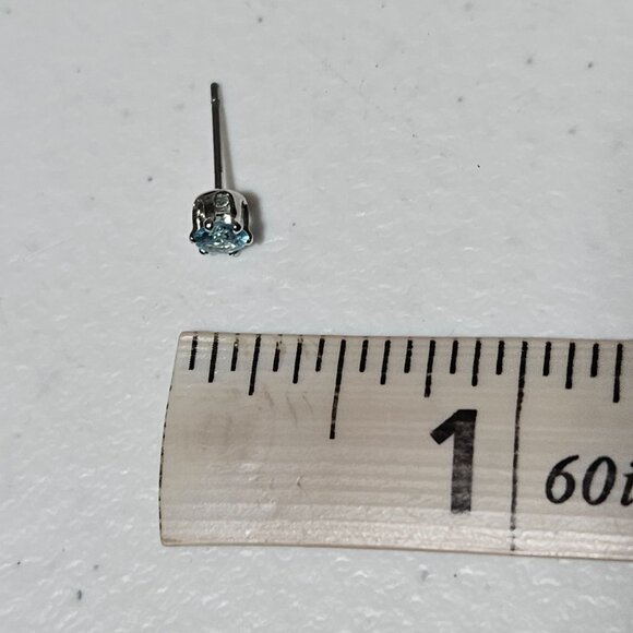 Vintage Elegant Crysta Silver Tone Stud Earrings Minimalist Fashion Jewelry - Picture 3 of 3